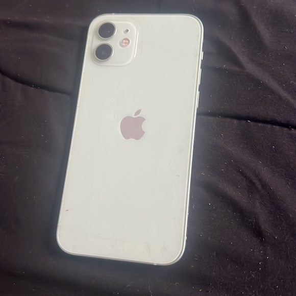 iPhone 12 64gb unlocked everything works perfect - Picture 4 of 4